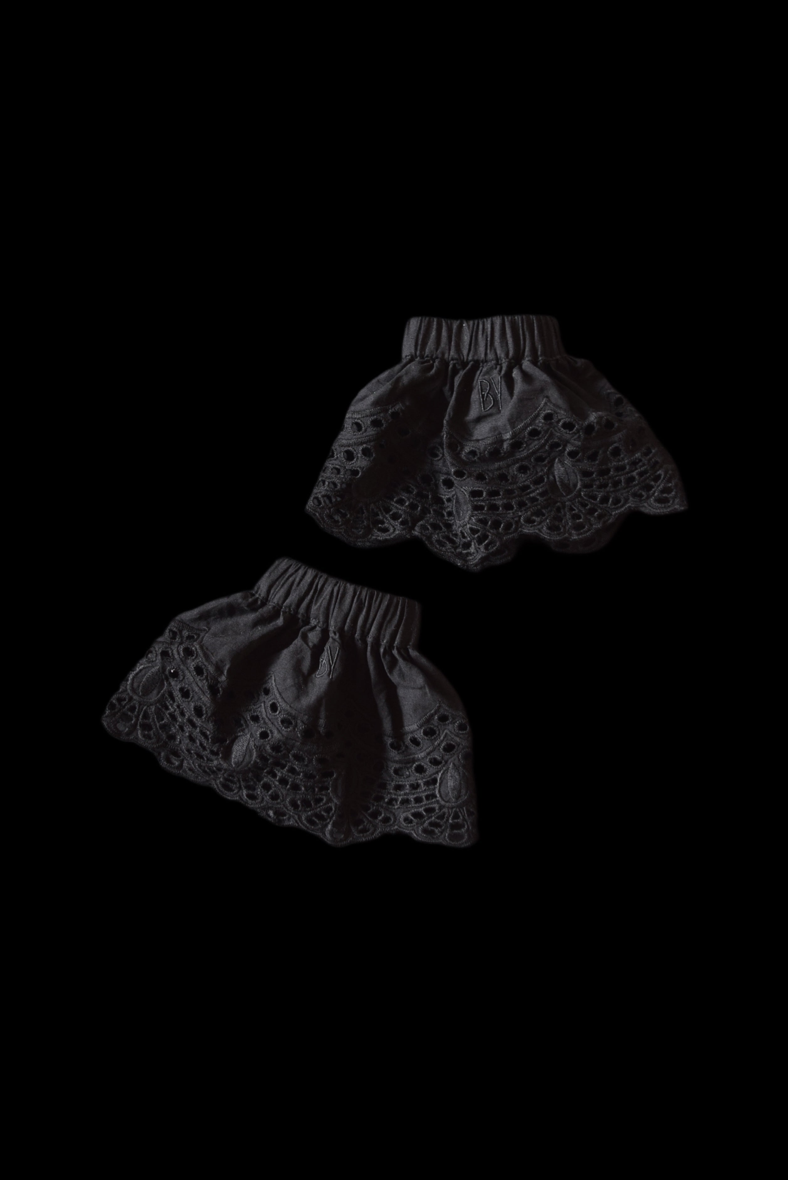 Bloom Cuffs │ black