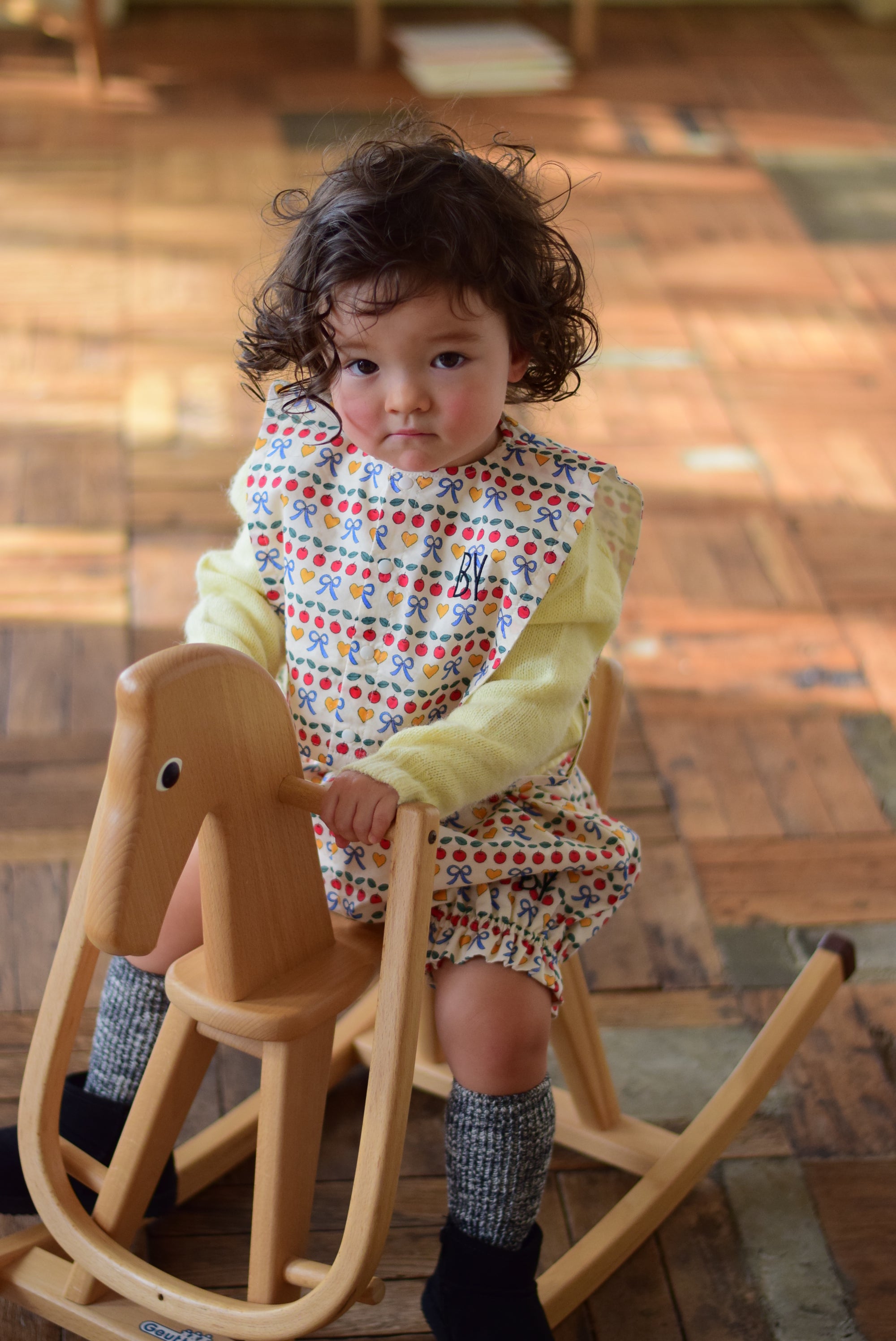 Heirloom Vest Bib ＆ Soft Hug Bloomer set│apple & ribbon