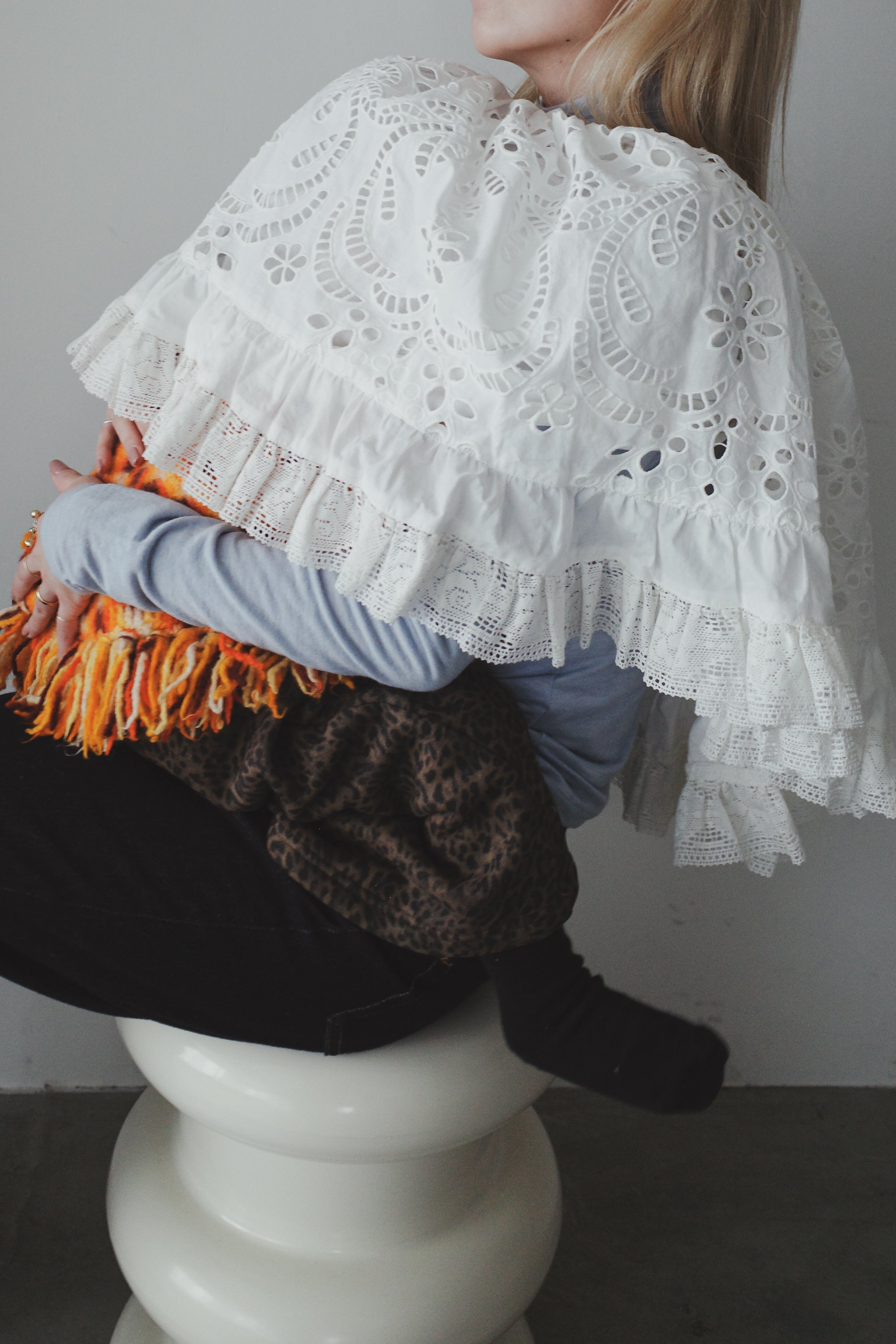 Lull Lace Tiered Multi Cape │ white