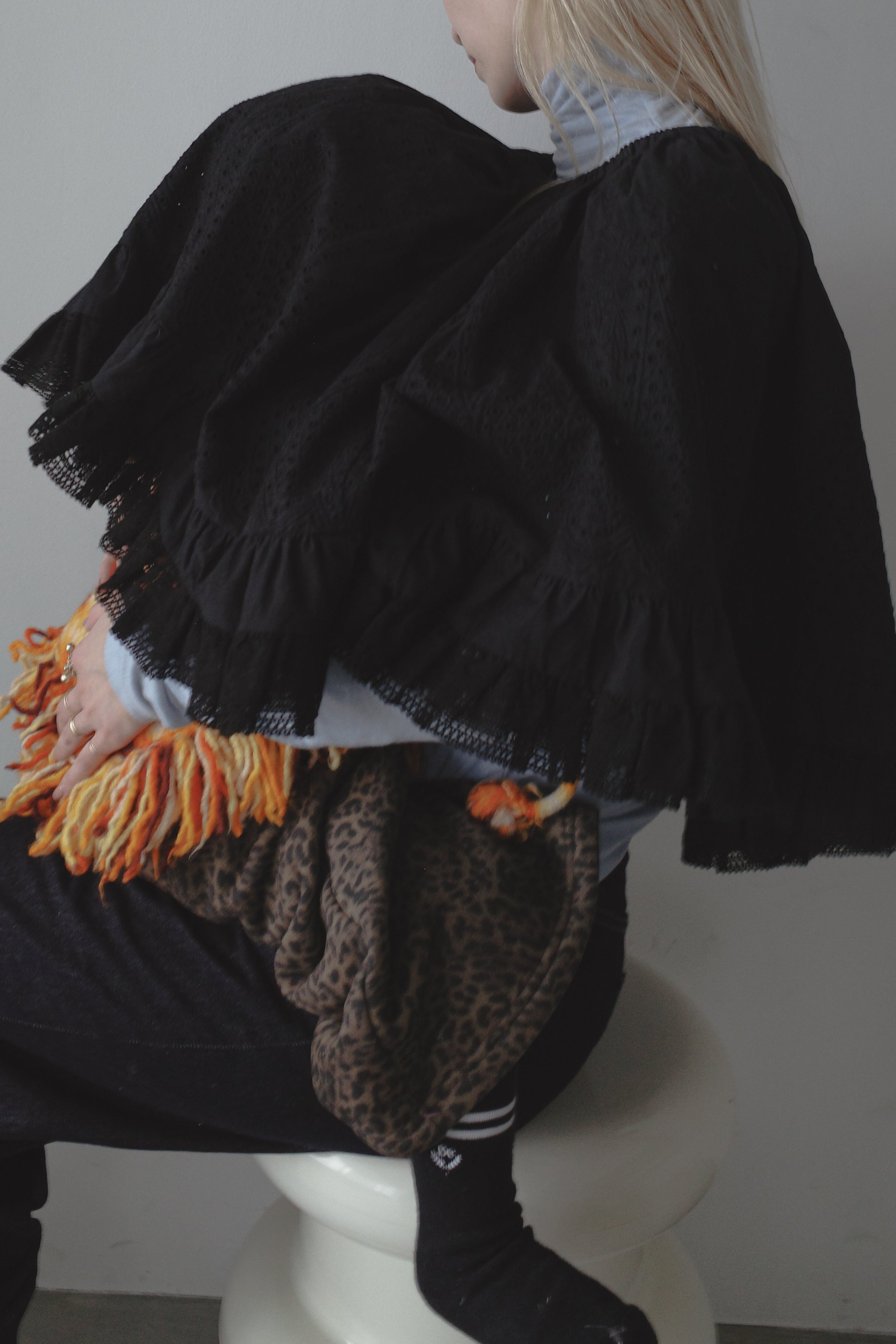 Lull Lace Tiered Multi Cape │ black
